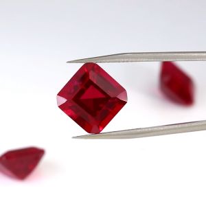 Hình dạng vuông Emerald Cut Lab phát triển Pigeon máu đỏ Ruby lỏng lỏng đá quý với bao gồm có thể nhìn thấy