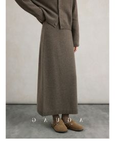 เสื้อคาร์ดิแกนถักผสมขนสัตว์ฤดูใบไม้ร่วงและฤดูหนาว ชุดกระโปรงครึ่งตัว ชุดสองชิ้น ชุดเสื้อผ้าทำงานสไตล์ Row สำหรับผู้หญิง