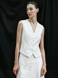 AMII | Elegant Commuter Style Lace Insertion V-neck Short Vest