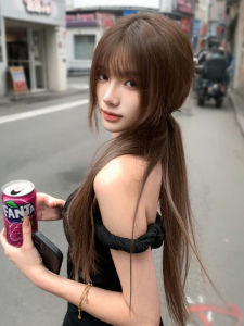 ผมปลอมยาวตรงสีเหลืองน้ำตาลสไตล์น่ารักสำหรับผู้หญิงผมปลอมธรรมชาติสำหรับการแต่งกายทุกวันผมยาวคลุมไหล่สไตล์เจ้าหญิง