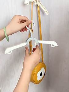 Space-Saving Must-Have for Travel Portable Folding Clothes Hanger 旅行必备可折叠衣架