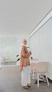 Kemeja Polos Shimmer Rebertus Wanita Tarisa