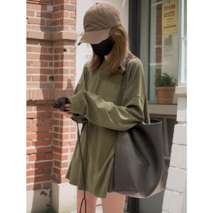 เสื้อยืดแขนยาวสไตล์อเมริกันย้อนยุคสำหรับผู้หญิง เสื้อคลุมกันแดดหลวมๆ ในช่วงต้นฤดูใบไม้ร่วงและฤดูใบไม้ผลิ คอลเลกชั่นใหม่ปี 2025