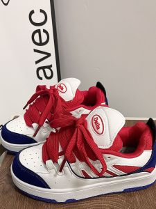 รองเท้าผ้าใบสีแดงสำหรับผู้หญิง รองเท้าผ้าใบแบบสวมลำลอง ทรงหัวมน พื้นหนา สไตล์ฤดูใบไม้ผลิ รองเท้าคู่สำหรับคู่รัก