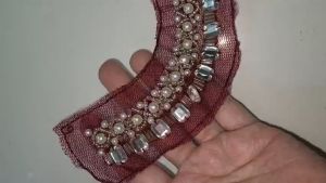 Cổ kết cườm may lên áo trang trí