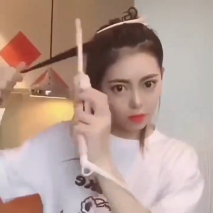 9MM Hair Curler Fast Heating Small Power Portable Wool Rolls Curling Iron Retro Ceramic Coated Curly Hair Modeling Artifact Curling Iron Wand for Short & Long Hair Salon Styling Tools