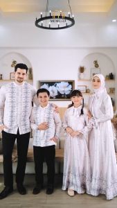 Baju Couple Keluarga Lebaran 2025 Series QURROTA LIGHT DUSTY By Memora - Baju Lebaran 2025 Couple Keluarga - Original Amanah - Sarimbit Keluarga 2025