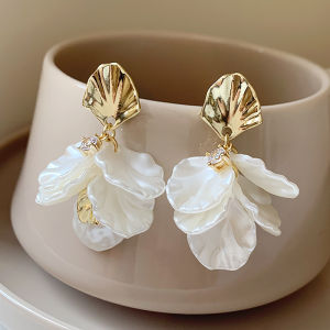 2PC gold super fairy petal tassel imitation shell earrings fashionable temperament light luxury niche design ear accessories