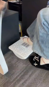 Rocking Footrest for Under Desk Ergonomic Desk Leg Rest Rocker Balance Board Comfortable Foot Stool for Desk Home Office