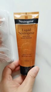 นูโทรจีนา เจลล้างหน้า โฟมล้างหน้า ปราศจากน้ำหอม Neutrogena Liquid Fragrance Free Pure mild 100 ml.