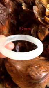Vòng Thạch Anh Trắng Tự Nhiên Bản Hẹ Mới đẹp Ni 52mm Cao 10mm Dầy 7mm Màu trắng trong bóng đẹp Nữ mệnh Kim mệnh Thủy tay nhỏ đeo 45kg - 52 kg chỉ có 780k/1 chiếc ạ