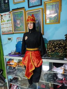 Sembong silat kain tapis warna merah cabe