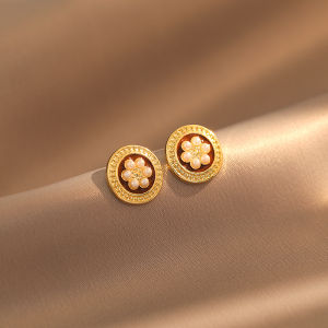 Retro Pearl Flower Stud Earrings Womens Daily Commuting No Piercing Mosquito Coil Tray Clip-On Earrings Fashion Jewelry
