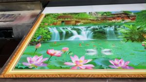 Tranh hoa sen trên nền gạch men