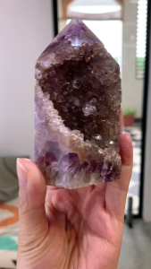 Natural Smoky Yellow & Amethyst Tower 烟黄 × 紫晶自然渐层，沉稳与灵性在同一块晶体中交织 ✨