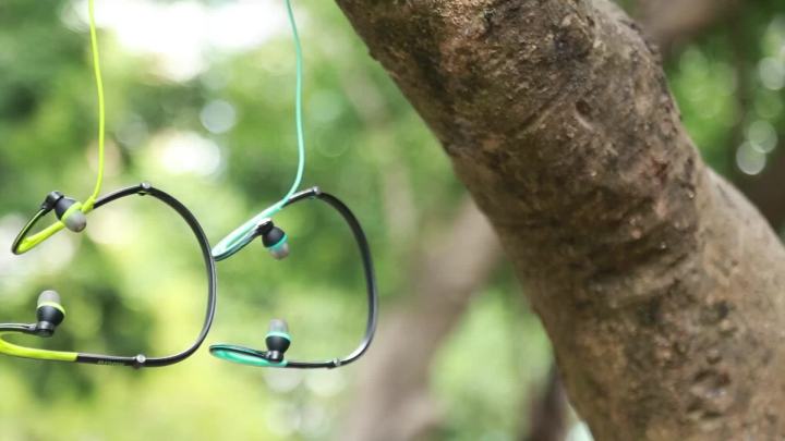 Sports Earbuds Wired Running Headphones with Microphone, Neckband in-Ear Stereo Workout Earphones Designed for Jogging Gym Headsets,Green