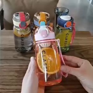 Bình uống  nước thể thao treo xe đạp 400  500 ml nắp bật có dây và lọc trà  CLASSICAL lọa tốt   -  Bình uống nước -bình uống trà