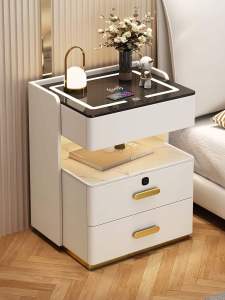 DONBEENO ตู้ข้างเตียงอัจฉริยะ เรียบง่าย ทันสมัย ​​ระดับไฮเอนด์ สามลิ้นชัก หรูหราเบา ห้องนอนในบ้าน ที่เก็บของข้างเตียง ไม้เนื้อแข็ง พร้อมลำโพง ปลดล็อกด้วยลายนิ้วมือ ตู้เก็บของ