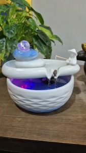 น้ำพุน้ำล้นตั้งโต๊ะ รุ่นคนตกปลาในบ่อเหมือนตกเงินตกทองสีขาวคราม น้ำล้นแต่งบ้านเสริมฮวงจุ้ย น้ำพุโมเดิร์น น้ำล้น