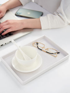 จานวางของทรงสี่เหลี่ยมยาวแบบเรียบง่ายสำหรับใช้ในบ้าน ห้องนั่งเล่น โรงแรม จานวางเครื่องดื่ม จานใส่อาหาร เครื่องประดับสุดหรูระดับไฮเอนด์