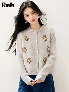 puella | Áo Cardigan Len Thêu Hoa Văn cổ Tròn Mềm Mại Đa Năng