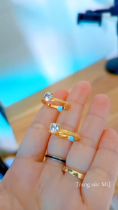 Nhẫn titan nữ phun cát đính đá sang trọng