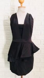 ชุดเดรสทำงาน สีดำ แขนกุด คอวี เอวระบาย กระโปรงทรงเอ ผ้าคอตตอนหนา ผ้ามีซับใน ซิปซ่อนหลัง ผ้าดีมาก ใส่สวยมาก