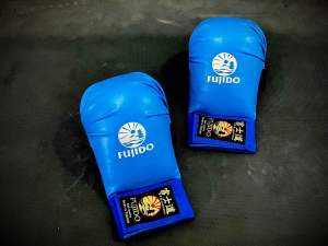 Găng Karate!! Găng Karate tập luyện thương hiệu Fujido
