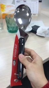 Vá Mui Inox Zebra xới cơm và vá tròn múc cán nhựa đen nhập khẩu Thái Lan bền đẹp xịn