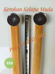 Serutan kerokan kelapa muda buah sibungsu