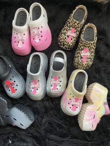 รองเท้าแตะพื้นหนาสำหรับผู้หญิงในช่วงฤดูร้อน สไตล์ปUNK ทรงหัวแหลม หัวเข็มขัดรูปตัว X รองเท้าแตะแบบสวมสบายสำหรับกลางแจ้ง