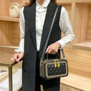 Túi Xách Nữ Thời Trang Đa Năng Cao Cấp Đeo Vai Đeo Chéo Kiểu Hộp Vuông Nhỏ Chất Liệu PVC Có Ngăn Bên Trong.