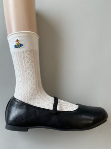 ถุงเท้าข้อยาวครึ่งแข้งปักลาย Saturn สไตล์ญี่ปุ่น ผ้าฝ้ายผสมตาข่ายบาง สำหรับผู้หญิง ทรงลำลอง สีดำ/ขาว/เทา คู่