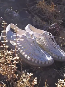 ไทย ส่ง- แบรนด์ Keen รองเท้าแตะชายหาดสําหรับผู้ชายยามว่าง 2025 ระบายอากาศเย็น รองเท้าแตะค - มีครบไซส์ จัดส่งทุกวัน