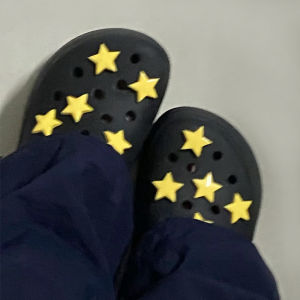 เครื่องประดับรองเท้า Crocs Star DIY ตัวคัพตกแต่งหน้ารองเท้าแบบสวมสไตล์ฤดูร้อนปี 2024 สินค้าจีนแผ่นดินใหญ่
