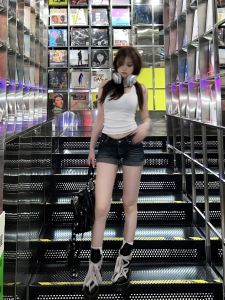 Quần Short Denim Sọc Mũi Mèo Nhẹ Điêu Khắc Cạp Thấp Mùa Hè Quần Jeans Nguyên Chất Cho Phụ Nữ Trẻ