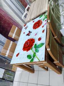 Meja makan 4 kursi rotan sintetis