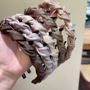 SHOPHOME Bando Sisir Gerigi Kepang Elastis Satin Bandana Headband Sirkam Wanita Korea Style BND25