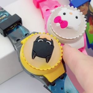 นาฬิกาข้อมือ เด็ก ลายการ์ตูนน่ารักๆ ราคาพิเศษ หัวหมุ่น ฝาเปิดดูเวลาได้ พร้อมส่งงง