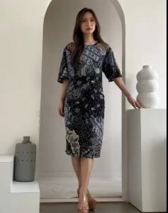 Dress Winnie-84 Batik Midi Selutut Realpict Bahan Batik Foil LD 100 PJG 100 CM Sleting Belakang