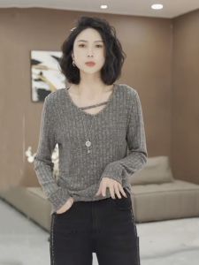 Chic Knitted Sweater with Diamond Embellishment for plus Size Women Korean Style Loose Fit V-Neck Long Sleeve Autumn New Arrival