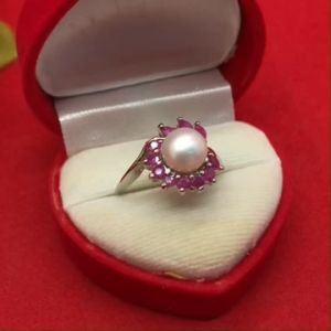 แหวนพลอยทับทิมแท้ล้อมไข่มุกน้ำจืดแท้ ชุบสีโรเดียม ใส่เสริมบารมี ใส่ได้ทุกโอกาส งานสวย พร้อมส่ง รูปถ่ายจากสินค้าจริง