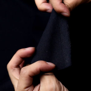 ผ้ากาบาร์ดีน ผ้ากำมะดิน แบบไม่มีเขียนริมผ้า 40/2 หน้ากว้าง 58 นิ้ว ผ้าเมตร ผ้าหลา