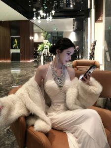 Elegant Crystal Beaded Hanging Neck Long Dress Womens Style High Waist Fish Tail Gown for Year End Party Ball Gown
