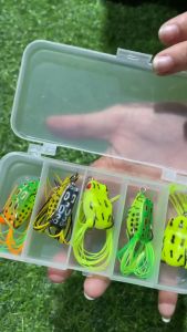 เซ็ทเหยื่อตกปลาช่อน กบยางตกปลา 5 ช่อง คละสี