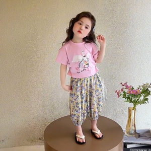 👧🎀🦢ชุดเด็กผู้หญิง ซัมเมอร์ 2025 ใหม่ล่าสุด! เสื้อลูกไม้โบว์🎀+กางเกงกันยุงลายดอก🌸 เซ็ต2ชิ้น น่ารักสไตล์ญี่ปุ่น ผ้าฝ้ายนิ่ม