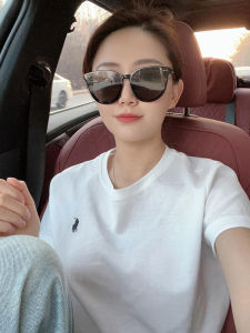 เสื้อยืดคอกลมแขนสั้นผ้าฝ้ายแท้สีขาว แฟชั่นฤดูร้อน 2025 ดีไซน์ใหม่ กระชับสัดส่วน ลำลอง หลากหลายสไตล์ เสื้อผู้หญิง