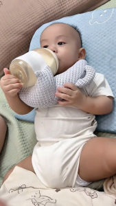 Gối Hỗ Trợ Bú Bình Cho Bé Có Dây Giữ Bình Sữa Thiết Kế Dạng Vòng Có Phần Điều Chỉnh