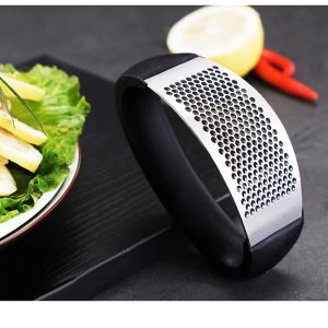 Dụng cụ dập tỏi ép tỏi nghiền tỏi bằng Inox cầm tay