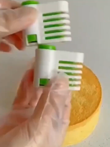 2 ชิ้น/เซ็ต 5 ชั้นเครื่องตัดเค้กปรับ DIY มีดขนมปัง Splitter ตัด Leveler Toast Slicer Fixator สําหรับ Kichen Bakeware เครื่องมือ